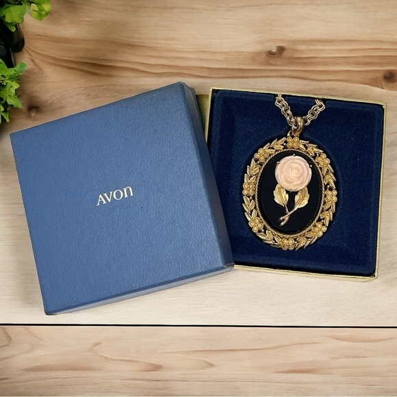 Vintage Avon Rose Cameo Style Mirror Back Pendant 30” Gold Tone Necklace - Picture 1 of 5